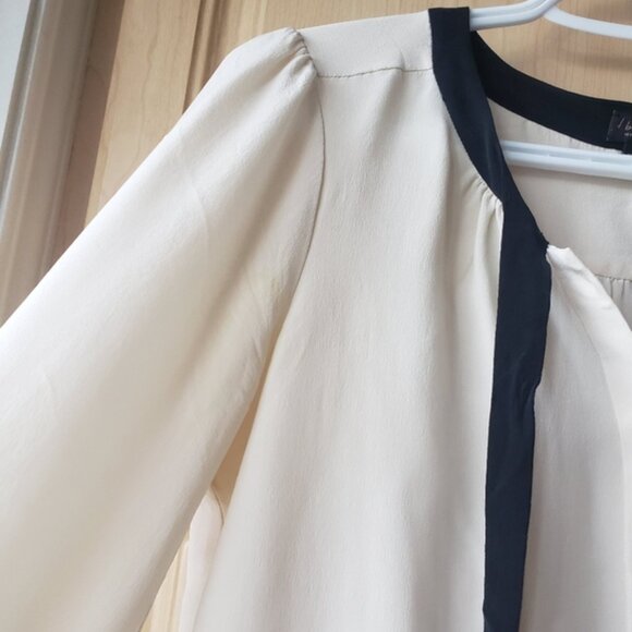Aritzia Babaton 100 Silk  ream and Bla k Womens Top - Picture 6 of 11